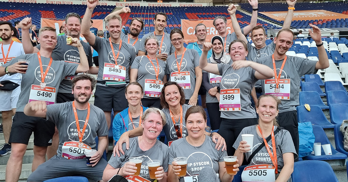 ipsyscon's tweet photo. Endlich wieder als #Team zusammen nach 6,5 km um den Maschsee im Stadion einen erfolgreichen @b2run in #Hannover feiern. 20 Teilnehmende gingen für uns an den Start. Wir freuen uns schon jetzt auf nächstes Jahr! #gemeinsamaktiv https://t.co/q7kJaqqEbG