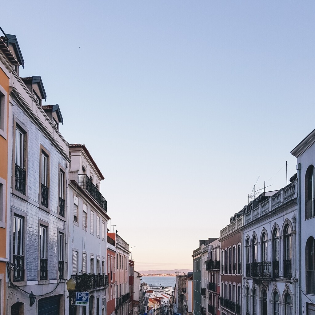 I love the area of Lisbon where I live now but since I moved last September, I haven't been around my old area that much anymore and sometimes, I do miss views like this. Lapa, the area where I used to live, is quite residential and many of its streets g… instagr.am/p/Ch6_Pq-DVit/