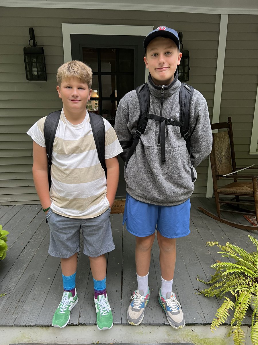matthewjennings's tweet photo. First day of school. 4th and 7th grades. #dudelife https://t.co/mA9EsFAY0c