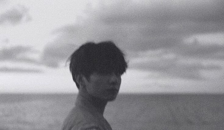 عکس مورد علاقم از جونگکوک
گرفته شده توسط کیم تهیونگ.