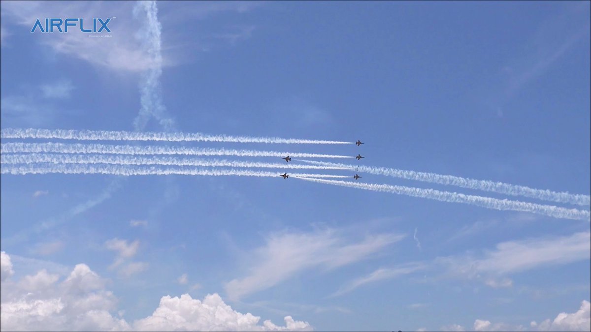 asln_tv's tweet photo. Korea Aerospace Industries T50 Aerial Stunts by Korea's Black Eagles at Lima Airshow 2017.
Video Link: https://t.co/UxGbkL9dmT
-
#asln #airflix #lima2017 #airshow #republicofkoreaairforce #blackeaglesaerobaticteam #koreaaerospaceindustries #t50goldeneagle #exclusive #aviation https://t.co/AjOMSGCqzM