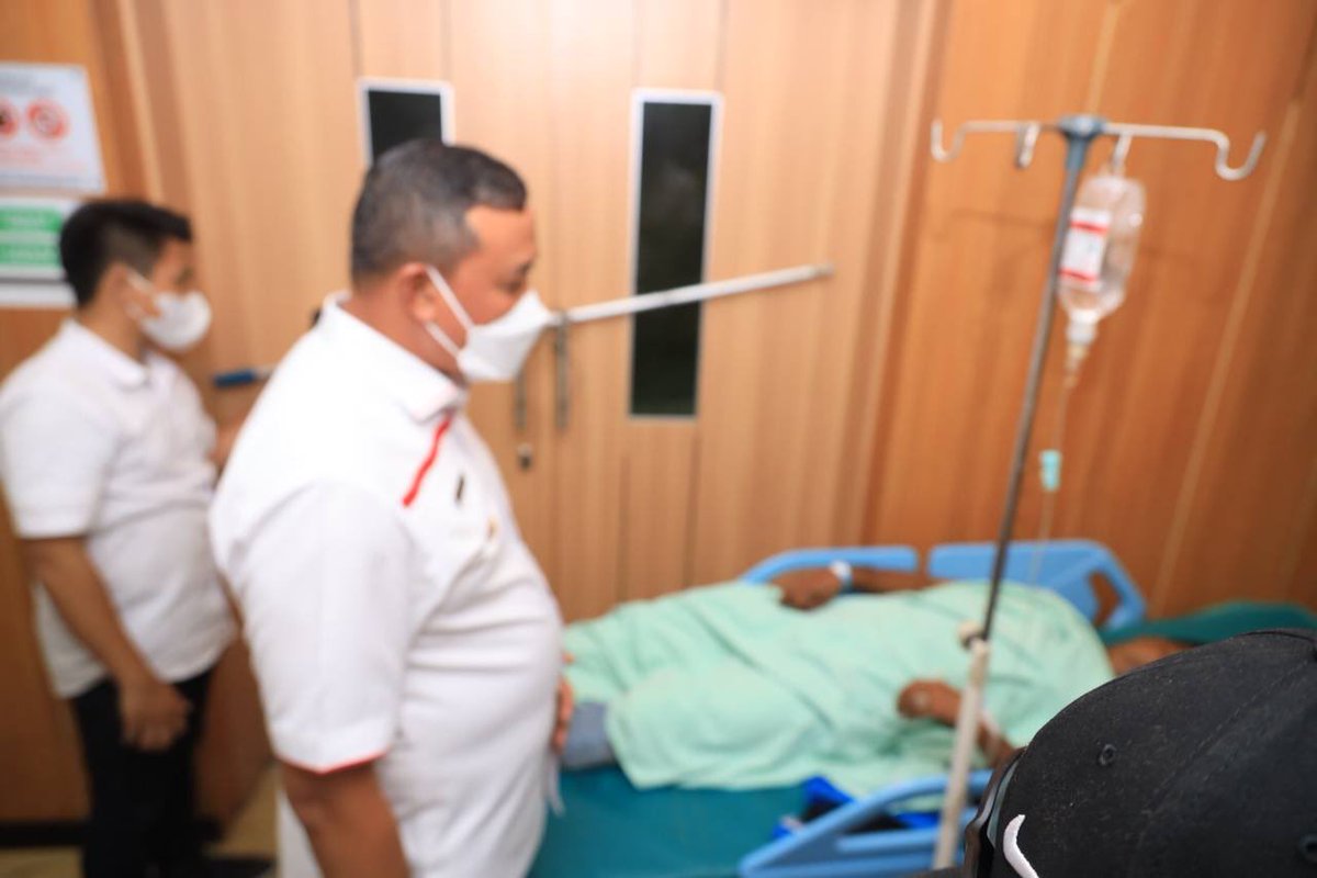 mas_triadhianto's tweet photo. Saat ini tim terkait masih mengidentifikasi peristiwa ini.

Salah satunya, jam operasional kendaraan besar akan kami batasi dalam jam-jam padat. 

Semoga kecelakaan tidak terjadi lagi. Evaluasi menyeluruh segera dilakukan utk meminimalkan potensi lakalantas. https://t.co/y7mgeCqXBD