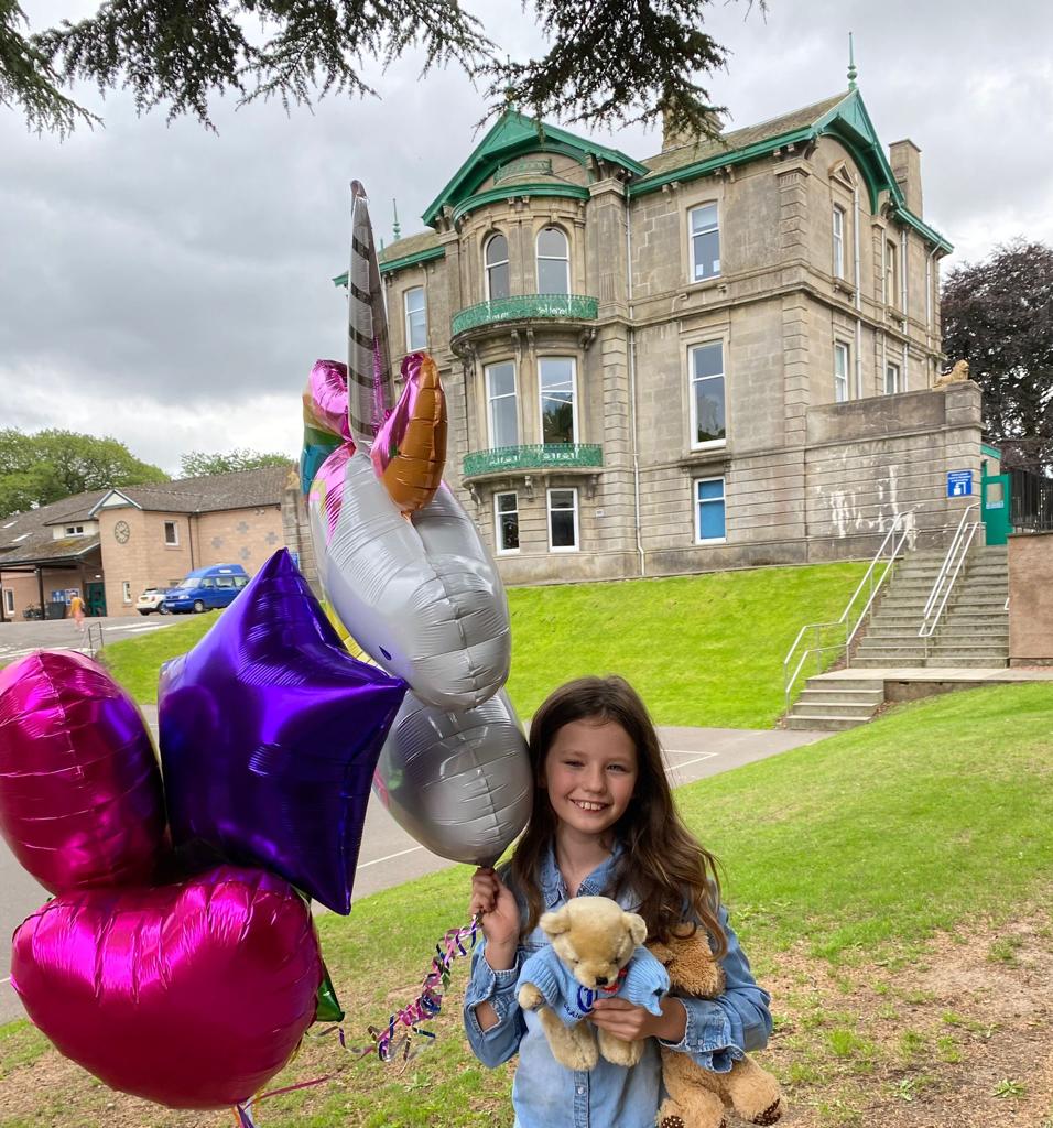 Craigclowan's tweet photo. #CraigclowanForm7's Orla, along with her Mum and Dad, popped in to school earlier this week to thank the staff for all their kindness and support over the Summer months when Orla was receiving treatment at Edinburgh Sick Kids Hospital. π¦π€©
#CraigclowanFamily #CraigclowanValues https://t.co/oqifvRu6d2