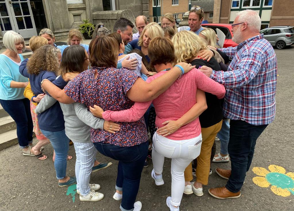 Craigclowan's tweet photo. #CraigclowanForm7's Orla, along with her Mum and Dad, popped in to school earlier this week to thank the staff for all their kindness and support over the Summer months when Orla was receiving treatment at Edinburgh Sick Kids Hospital. π¦π€©
#CraigclowanFamily #CraigclowanValues https://t.co/oqifvRu6d2