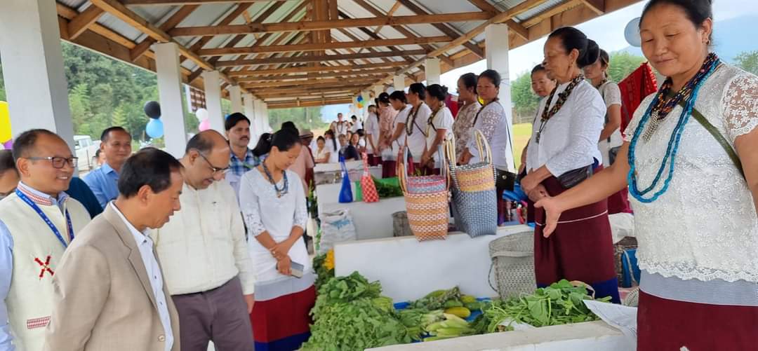 MyGovArunachal's tweet photo. On 30th August, the General Manager, NABARD, Shri Partho Saha, inaugurated a Pengu Rural Haat in Mudang Tage village, Lower Subansiri. The haat is being sponsored by #NABARD and will help the local SHGs by providing a platform to sell farm and off-farm products. https://t.co/EUUI32KbAC