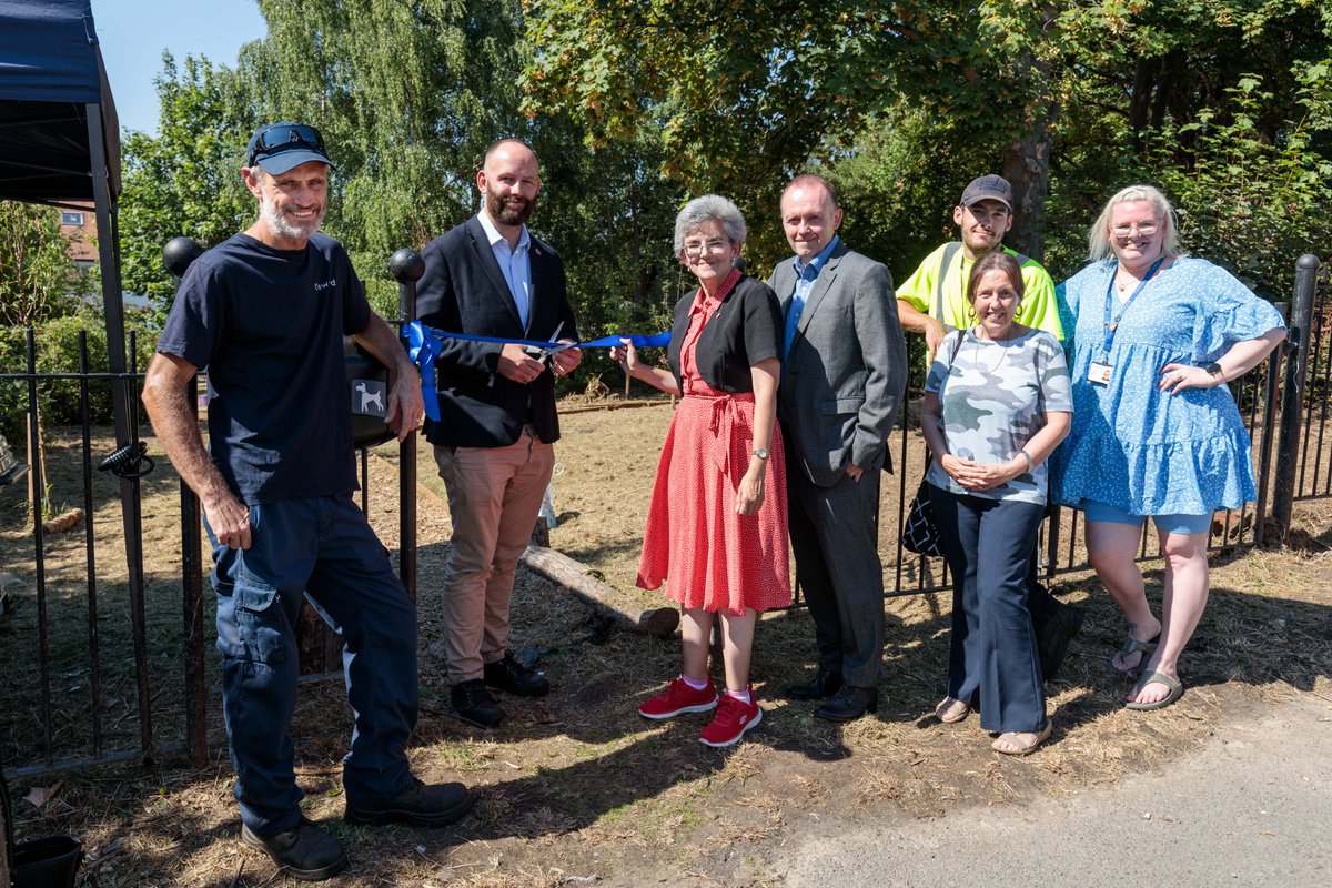 Onward_Homes's tweet photo. Our #Salford residents can now enjoy a new #communityorchard following the official opening by @salford_mayor🌳
The Orchard has 12 fruit trees, a wildlife preserve, bird boxes and a walk-through path, creating a #greenspace for residents.
Read more👇
https://t.co/Br5Ccas6aa https://t.co/0pmsBGwqDX