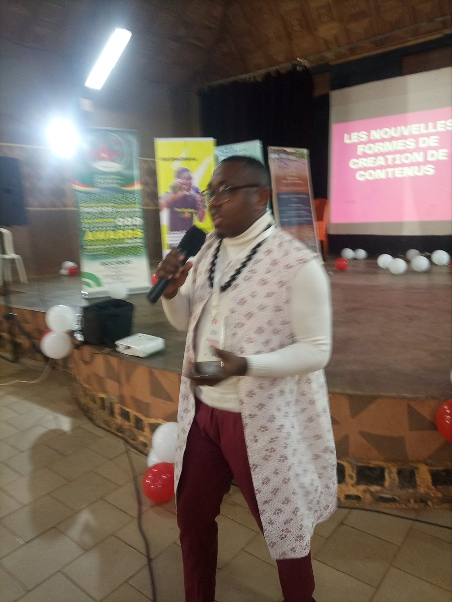 visartculture's tweet image. Les nouvelles techniques de création de contenu web!!!!
Joël Bonin nous entretien sur cet exposé ! 
#BlogDay2022
 #ABCBlogDay
#ABCCARE
#BlogDay237
#DschangBlog2022