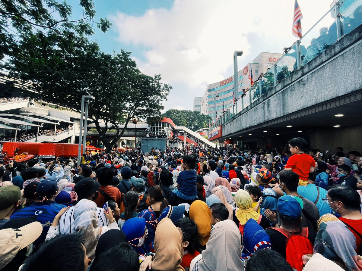 niknurftn's tweet photo. Nak kan suasano jah #merdeka65 #HappyIndependenceday2022 #dataran https://t.co/6cxz78tQC6