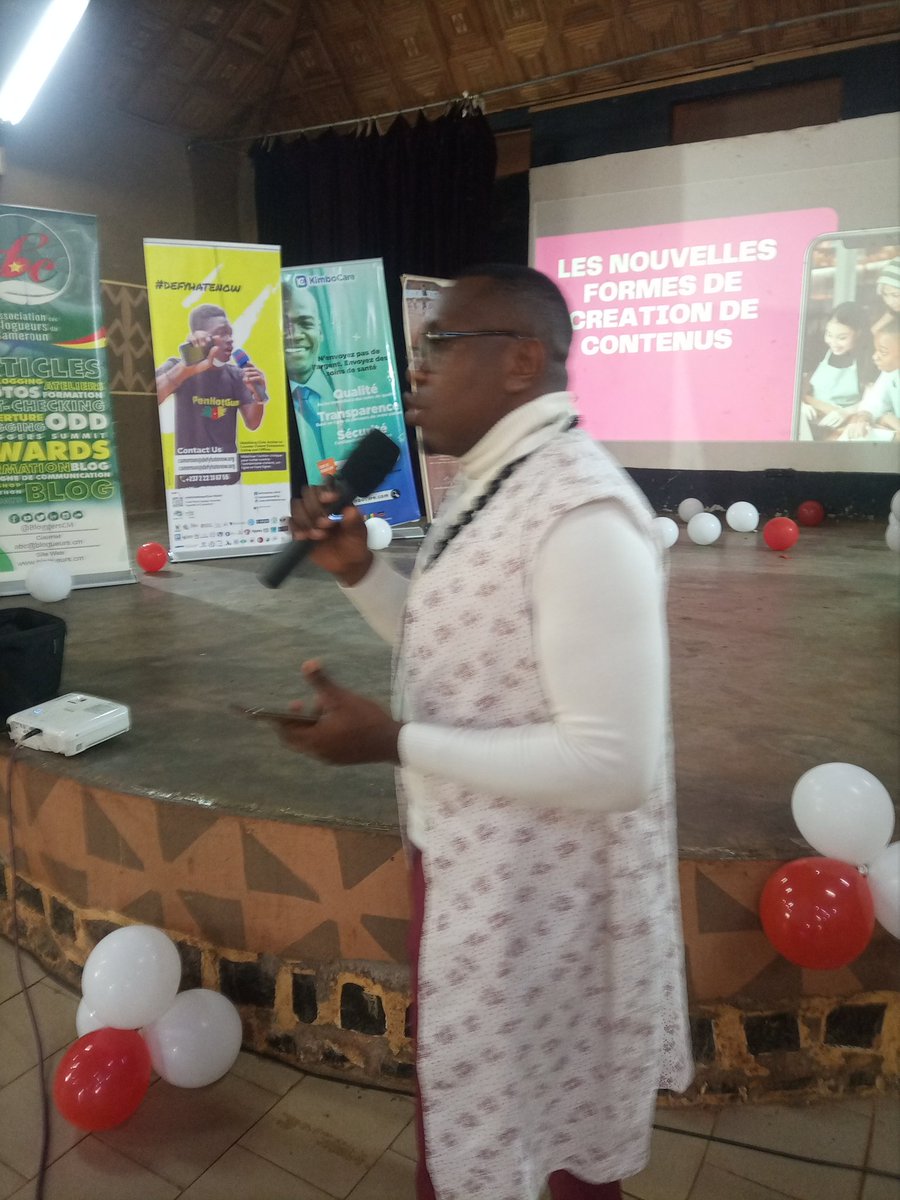 visartculture's tweet image. Les nouvelles techniques de création de contenu web!!!!
Joël Bonin nous entretien sur cet exposé ! 
#BlogDay2022
 #ABCBlogDay
#ABCCARE
#BlogDay237
#DschangBlog2022