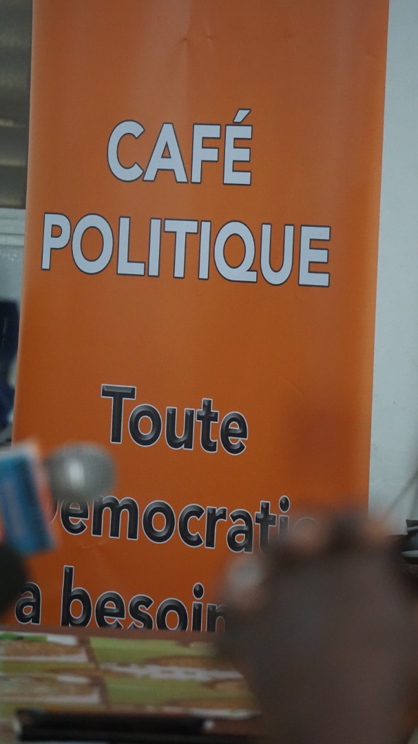 NimdMali's tweet photo. La #démocratie se nourrit de dialogue. Ce 27 août, nous étions à Kayes pour un #CaféPolitique sur le thème "Justice et Sentiment d'injustice". Un sujet qui a montré que la démocratie et la paix ont besoin de la justice pour être durable.
#NIMDMali #CaféPolitique #JusticePourTous https://t.co/QPcBkx4ffB