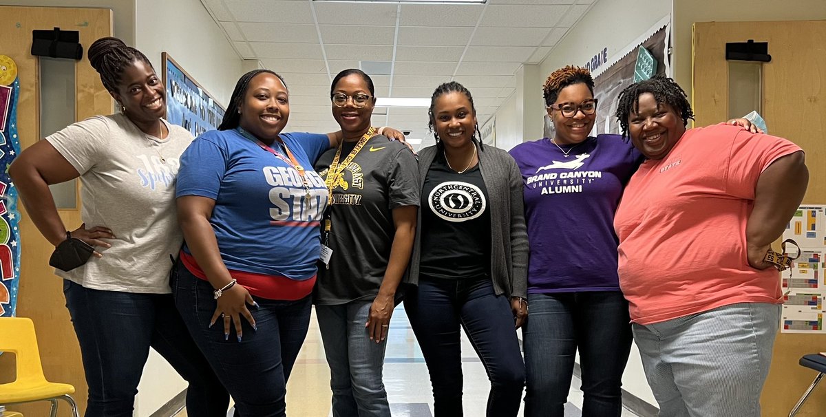 HarrisLovesKids's tweet photo. Foundation + Experience = A Steam Ready Team @OakleyTigers @MsMWill3 @thomasneverstop #CollegeDay #2ndGreat #OakleyInnovates #STEAMCulture https://t.co/cec8MUyyQS