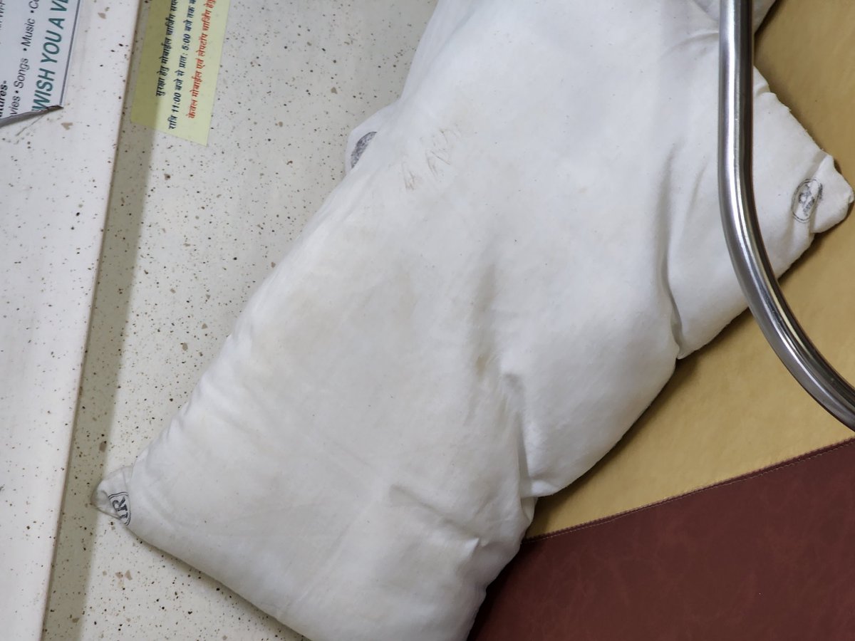 FiftyLens's tweet photo. Pillow condition in Tejas 12951. When asked to Coach attendant, he told (जैसा रेलवे देगी वैसा ही देंगे)
@RailMinIndia @EasternRailway https://t.co/8efcAmGCmZ