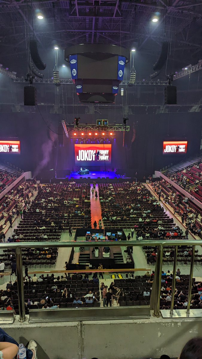 Waiting for the show to start..
#JoKoy #FunnyIsFunny