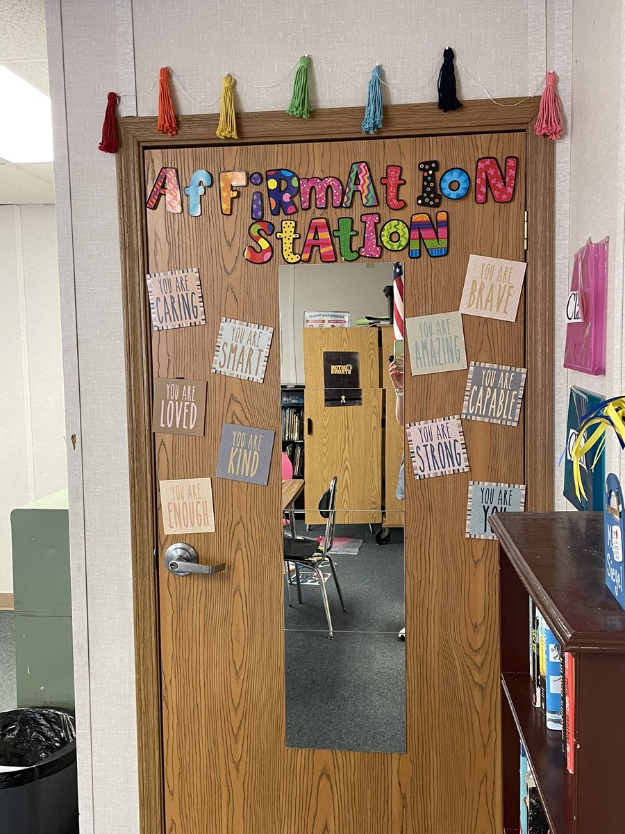 MrsThomasonCMS's tweet photo. Excited about some new classroom updates and for meeting the new students!! 💙💛💙💛 https://t.co/KmLpyfRTCM
