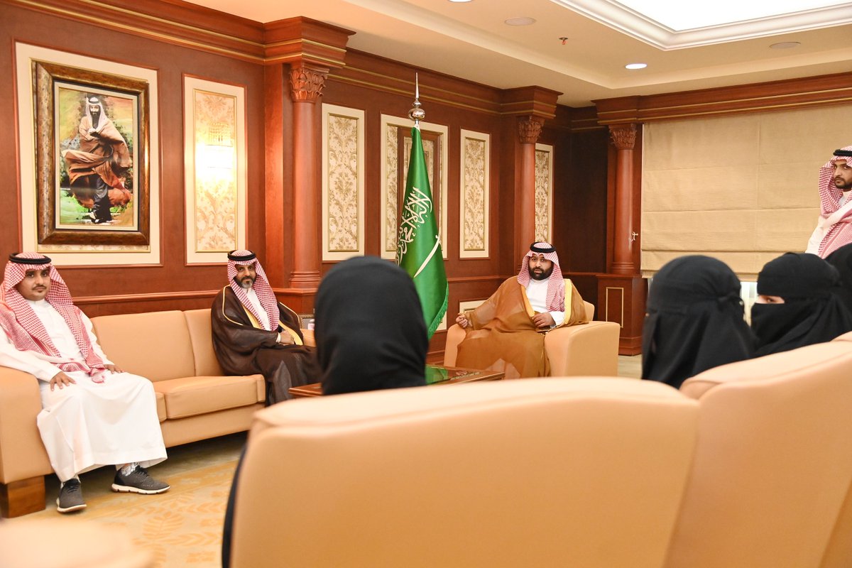 jazangov's tweet photo. سمو أمير منطقة جازان بالنيابة #محمد_بن_عبدالعزيز
يستقبل رئيس فرع جمعية الثقافة والفنون وعدد من الشعراء والمثقفين والفنانات التشكيليات بالمنطقة.

https://t.co/jU4RfvUZ6P https://t.co/sSiCcKOBoM