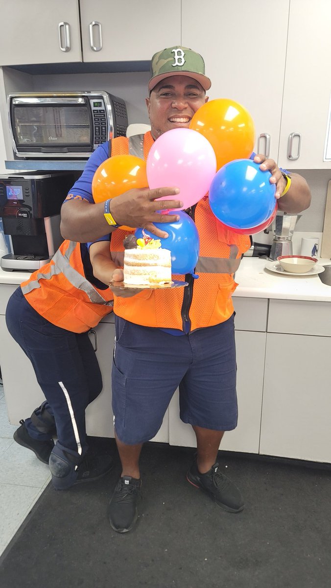 TheHubSports's tweet photo. We are celebrating Super Team Birthdays this morning!! Happiest of Birthdays to Ramon and Ana!! Thanks for spending it with your work fam! My Team Rocks!! Have a GREAT day everyone!! #teamb6pbi @HelloJetBlue @JetBlue #jetbluesofly @YQRamos https://t.co/Sv1jvRntgX