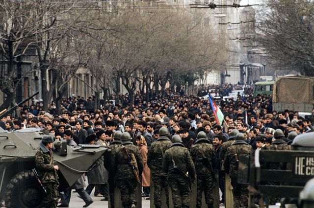 JabbarliLeyla's tweet image. Azerbaijani people usually do not like conflict, no matter how emotional they are in family matters, friendship and love. But if the issue is freedom and national pride, they are ready to fight to the death. #Azerbaijan #Gorbachev #Gorbatchev #BlackJanuary