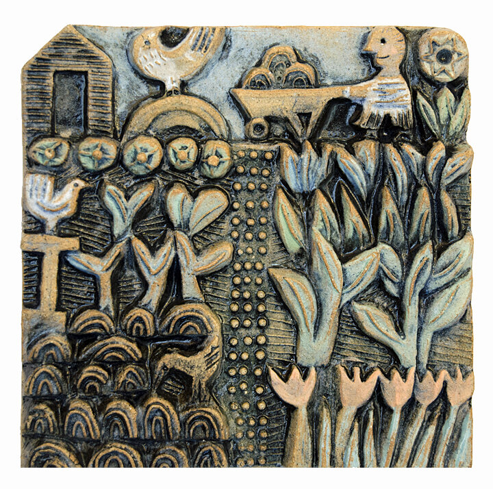 rostragallery's tweet photo. Enjoying time in the #garden with our #handmade #ceramic #reliefs by #HilkeMacIntyre. View more from the #creative #collection online: https://t.co/LWVJdtLxcF

#inthegarden #allotment #gardener #greenfingers #handmadeart #ceramicrelief #rostragallery #onlinegallery https://t.co/UwGfLJCirX