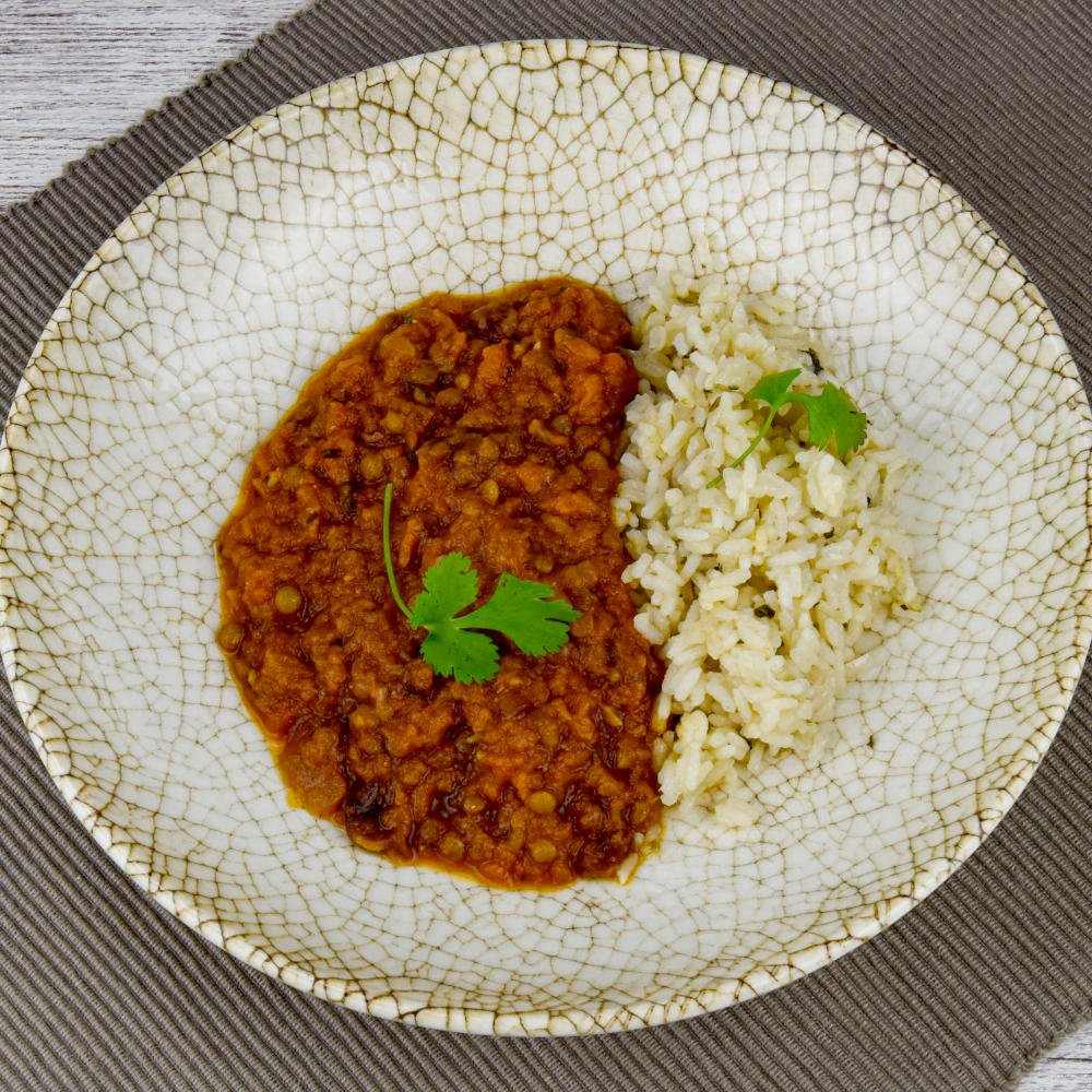 Pideuntup's tweet photo. ☀️⏳Laaaast day. Aprovecha a terminar de la mejor manera #agosto pidiendo alguno de estos platos tup tup:

- Vegan red chili y arroz con lima 
- Salteado de salmón y langostinos con cilantro y lima y noodles
- Pasta Jambalaya
- Escalivada con salsa romesco

#platotuptup https://t.co/4iV6b1wwgm