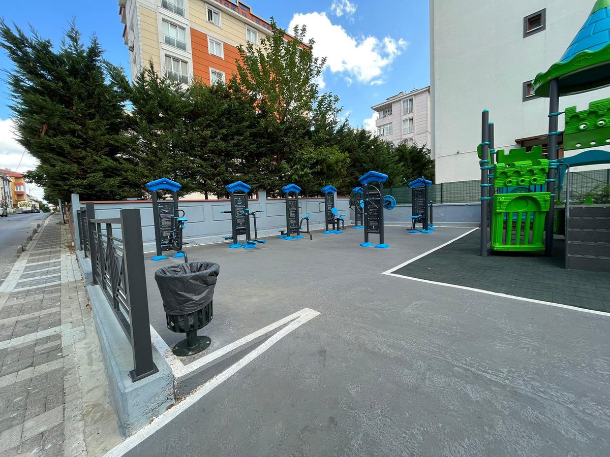 Bir yandan yeni parklar yapıyor, bir yandan da mevcut parklarımızı yeniliyor ve daha da güzelleştiriyoruz.

İlçemize daha geniş yeşil alanlar, daha güzel parklar kazandırmak için çalışmaya devam ediyoruz.