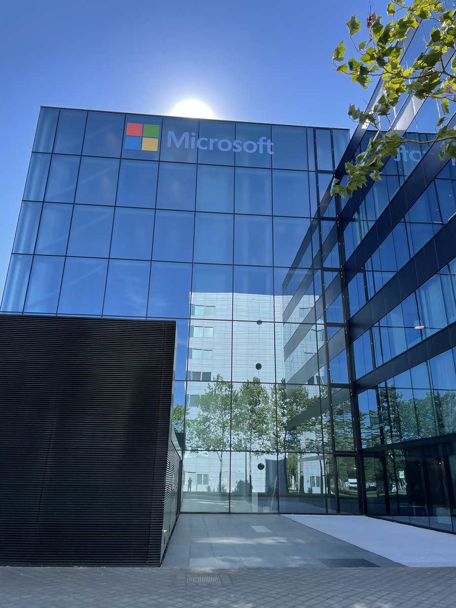 _DanielWep's tweet image. First time visiting a #Microsoft office outside Germany and I feel the same modern work and spirit as in my office at home. 
Greetings from the Amsterdam🇳🇱 office and see you tomorrow at @avdtechfest! 😎
Stickers are ready to stick on your laptop💻!
#AVDPunks #AVDCommunity #Azure