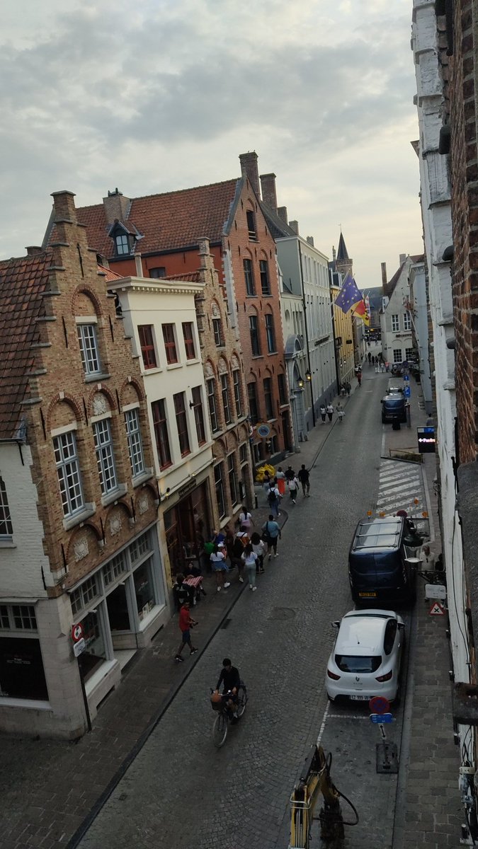 Lotussekai's tweet photo. don't bother with other people vision of the world, just keep your own going !! 
#travel #art #culture #europe #streetphotography #streetphoto #walk #belgium #architecture https://t.co/THMmWu7csK