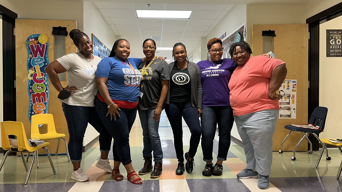 NicoleTFulton's tweet photo. Foundation +Experience = A STEAM READY TEAM. We wear our shirts and rep our college  to show our kids the dream IS possible ,if we can do it so can they . I love college day Wednesdays . Motivation 💯 @OakleyTigers #collegeday#2ndgradeteachersrep #OakleyInnovates #STEAMCulture https://t.co/z0pyJOyuZG