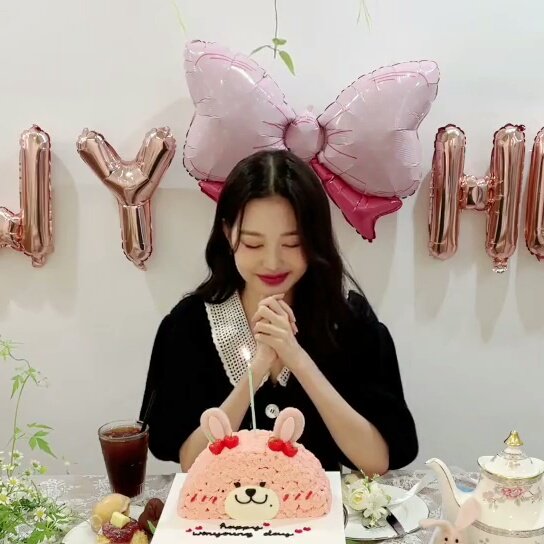 tiny_wonyoung's tweet photo. 🥺💓 https://t.co/pMxM6Mt6R9