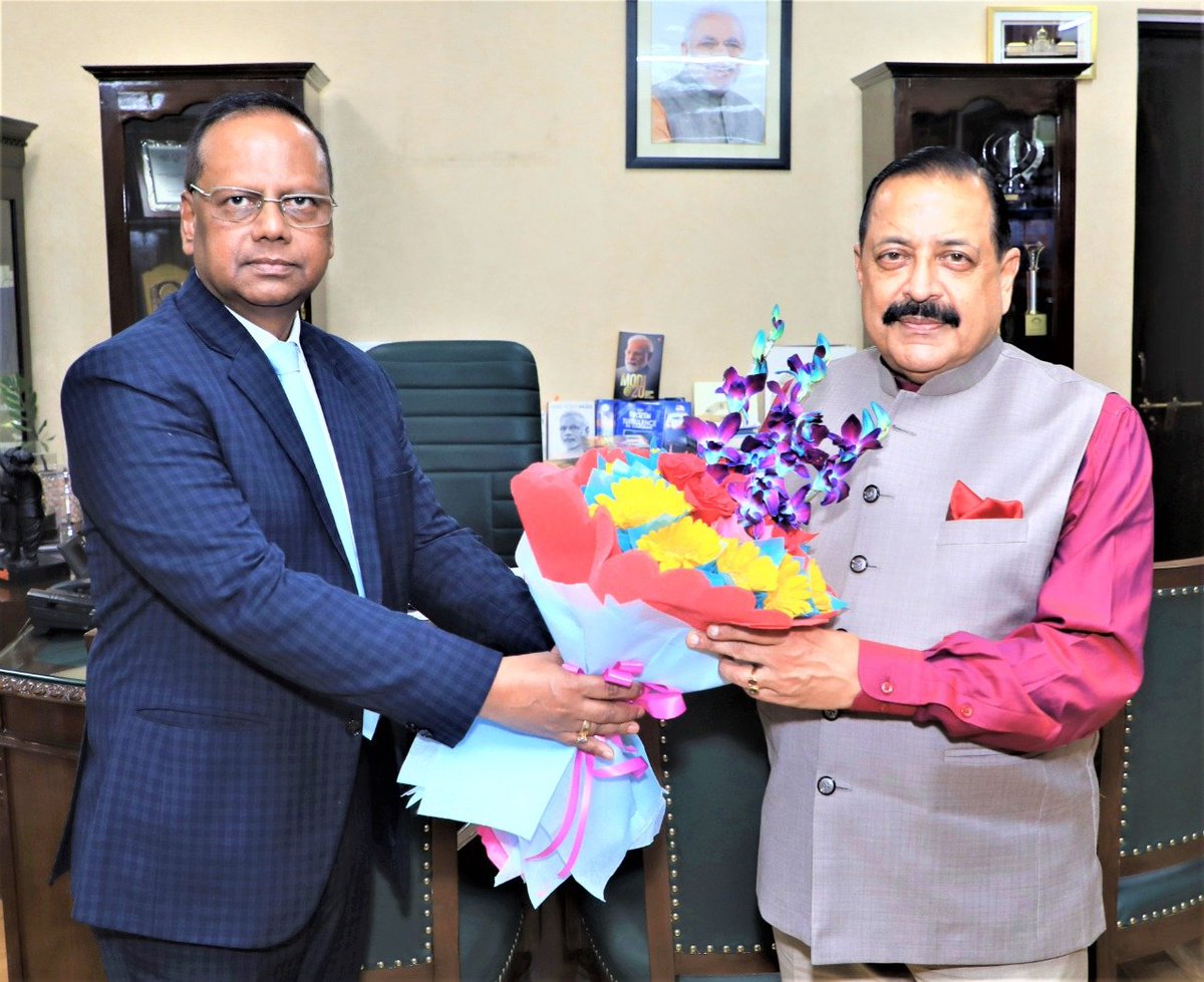 Newly appointed Chairman of CAT Mr. Justice Ranjit Vasantrao More called on Hon'ble Dr. Jitendra Singh, MoS and discussed the modalities to achieve almost zero pendancy of cases as mandated by the Prime Minister.