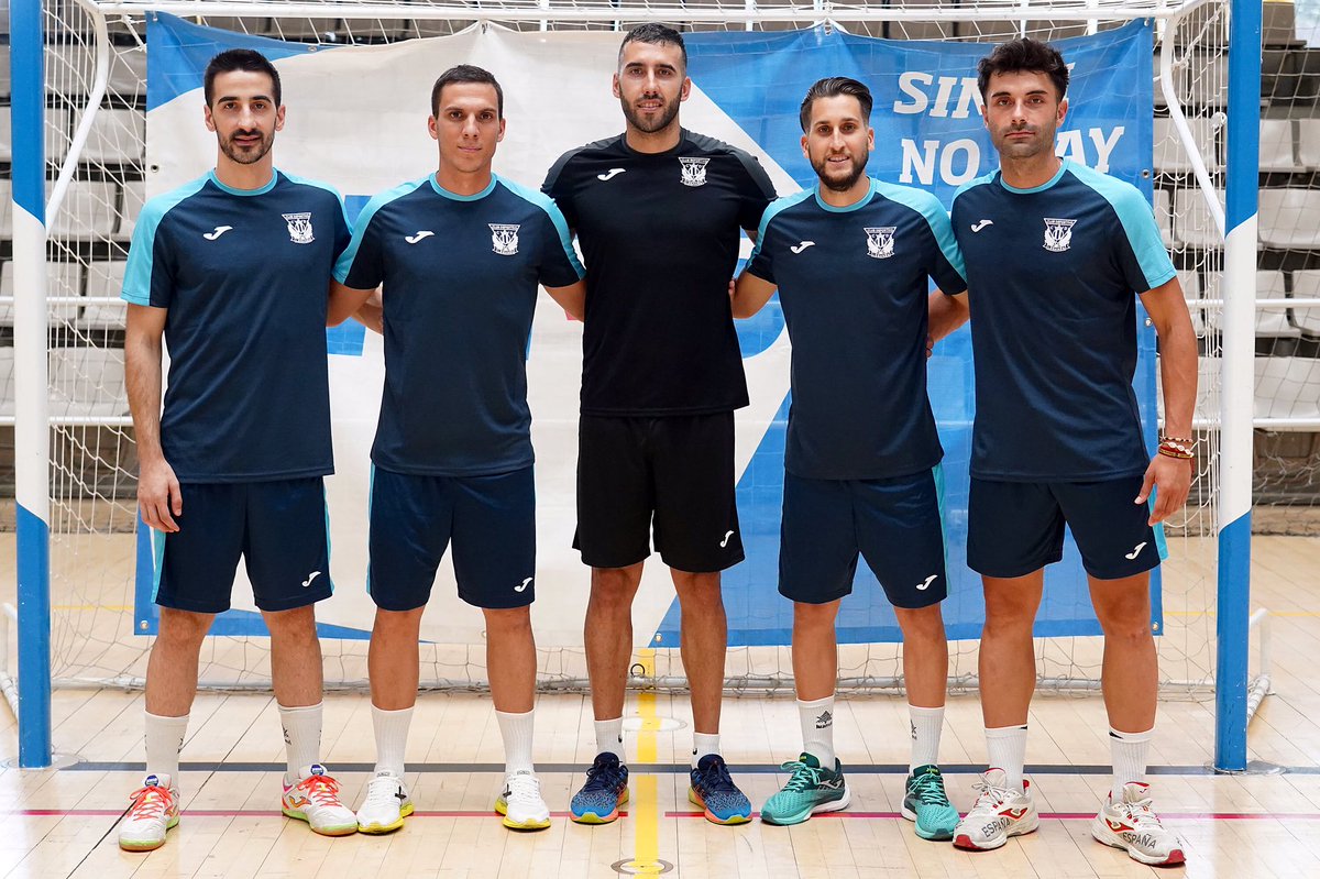 ¿Qué os parecen las caras nuevas del 𝗣𝗥𝗜𝗠𝗘𝗥 𝗘𝗤𝗨𝗜𝗣𝗢 para la temporada 2022 / 2023? 

🌟 <a href="/11Alex_V/">Alejandro Velasco</a> 
🐭 <a href="/DaniSantosDS20/">Dani santos</a> 
⛔️⚽️ <a href="/RafaLuque15/">Rafa Luque</a> 
🎩 <a href="/AFuentes_4/">Alex Fuentes</a> 
🔥 <a href="/Pablitoibarra10/">Pablo Ibarra Fuertes</a> 

#VamosLega 🔵⚪️