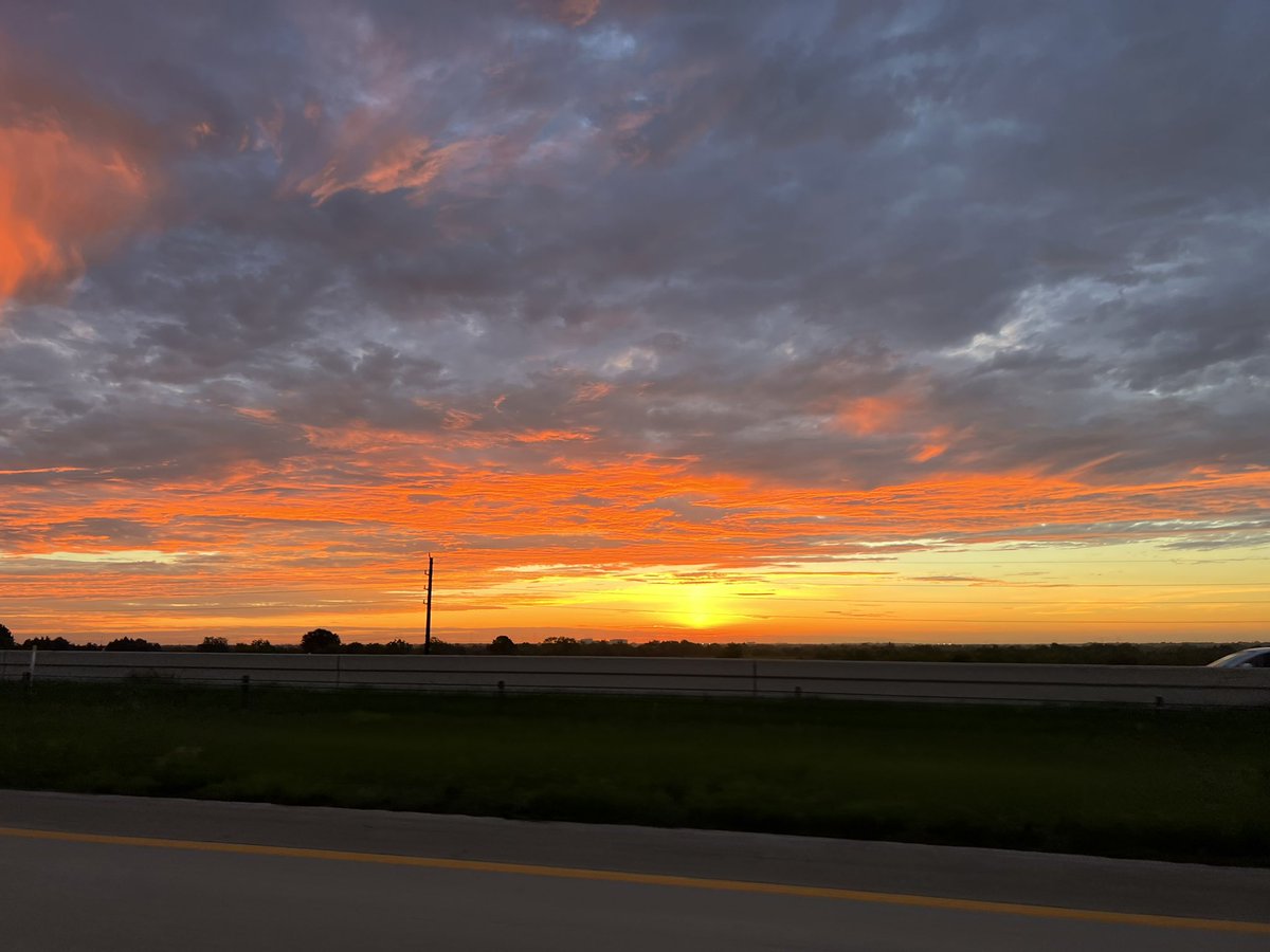 Kristhmu's tweet photo. WOW! What a beautiful view on my way to @TWEHowl #twehowl https://t.co/I2Bi0mjkH8