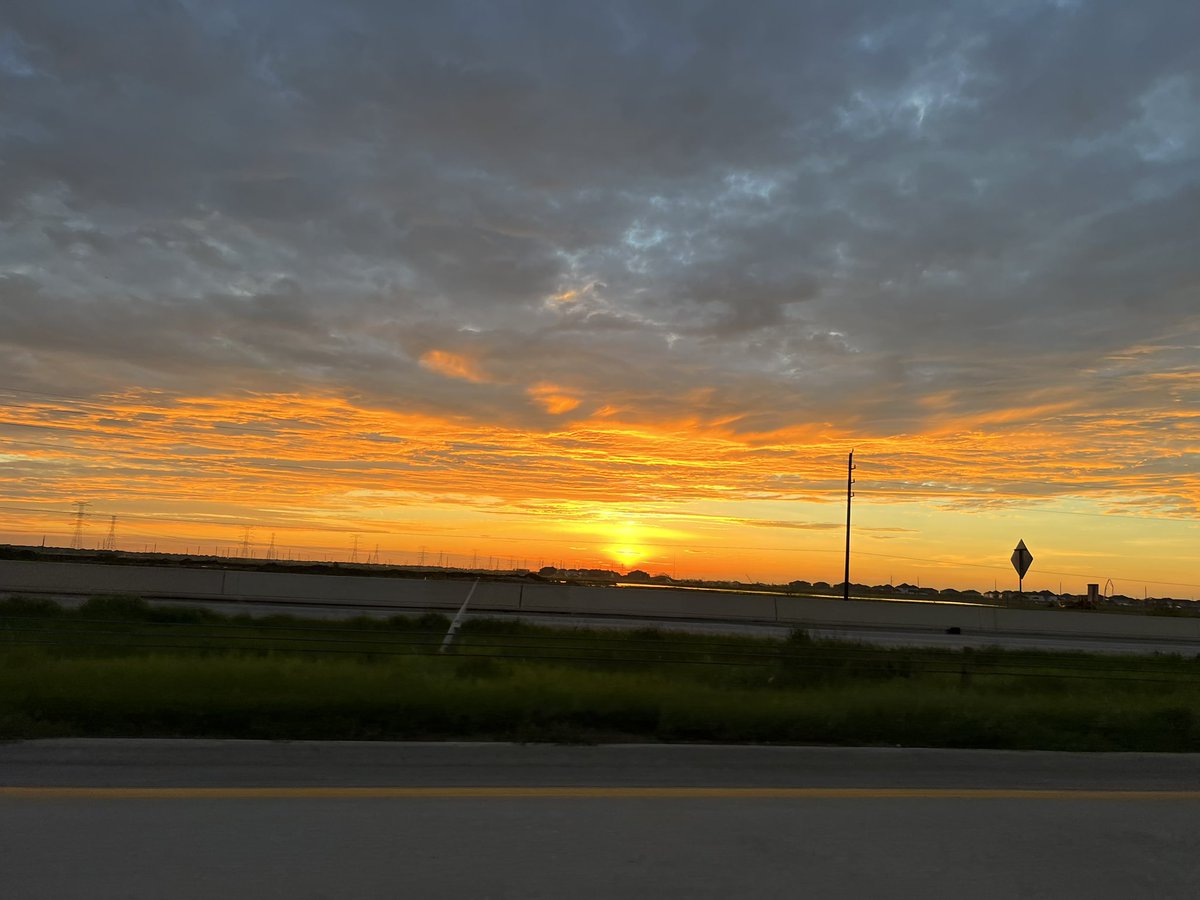 Kristhmu's tweet photo. WOW! What a beautiful view on my way to @TWEHowl #twehowl https://t.co/I2Bi0mjkH8