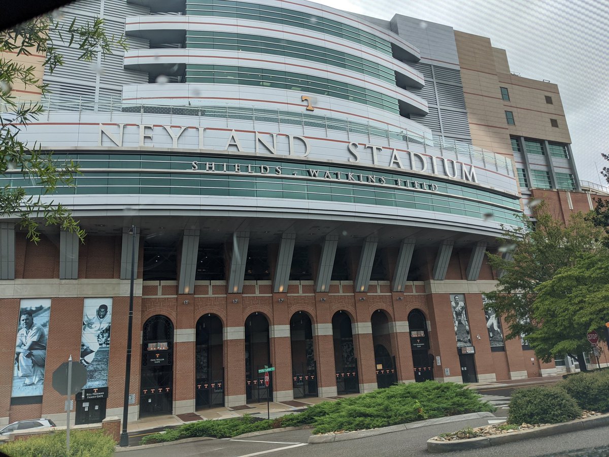 Nvious4Uitsnot2's tweet photo. 1 more day until it's Football Time in TN
🍊🍊 https://t.co/kChbN2y1Q0