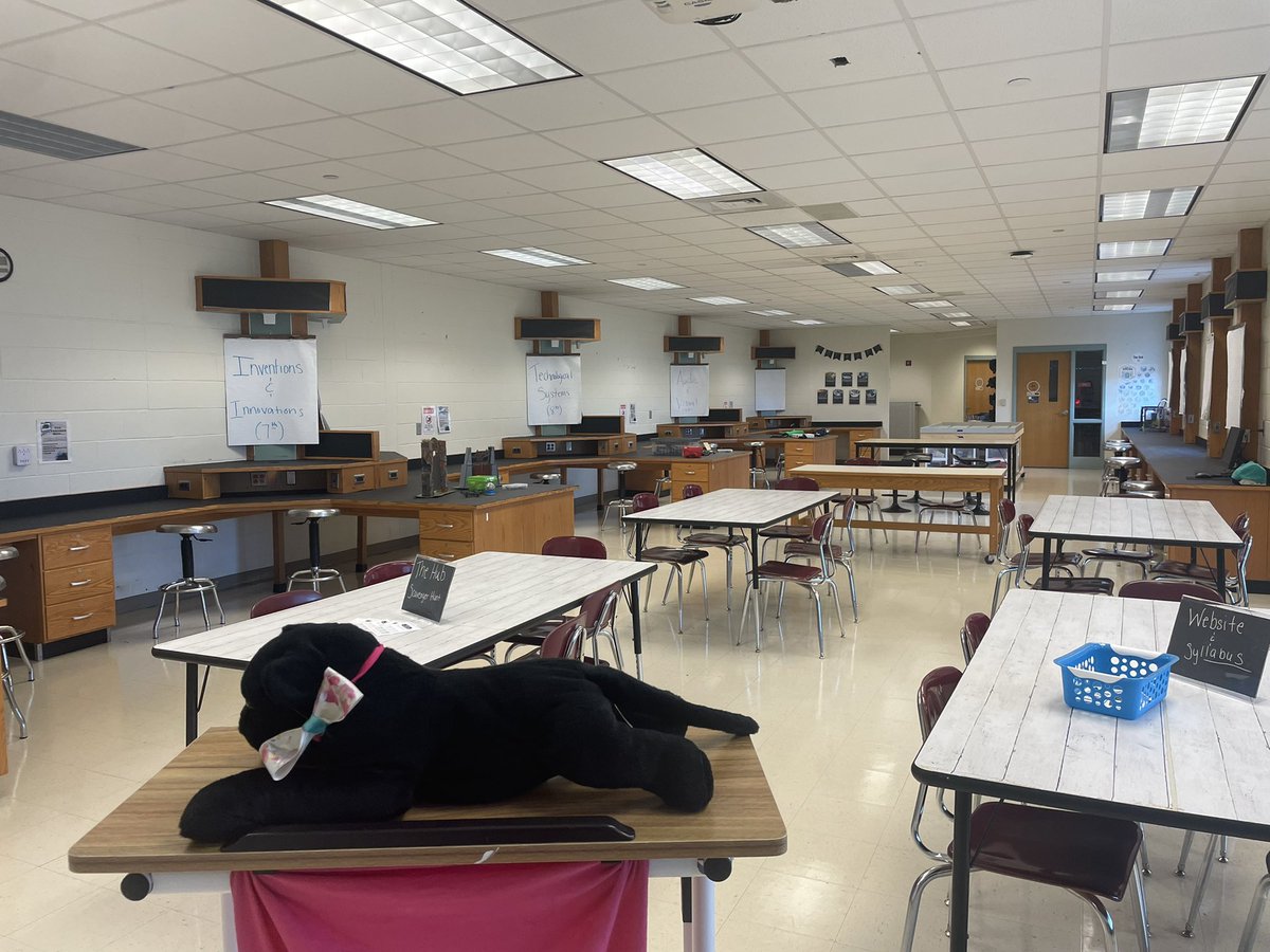dbjoyner4's tweet photo. The Hub is ready for the new school year! Let’s do this! @SMSIWCS https://t.co/PWhka0W7z8