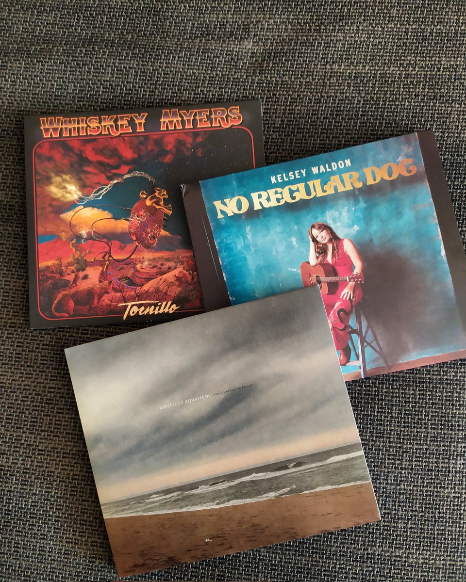 dirtyworksedit's tweet photo. Vitaminas para el comienzo de temporada. 

@kelsey_waldon 
@whiskeymyers
@USAquarium 

🖤🖤🖤

#dirtyworkseditorial #dirtymusic #recomendacionessucias #recomendacionesdirty #musicón #discarrales #gentebonita #gentefetén #genteflipante #gentefavoritísima #gentegenial #jefazos https://t.co/S0YsMqIags