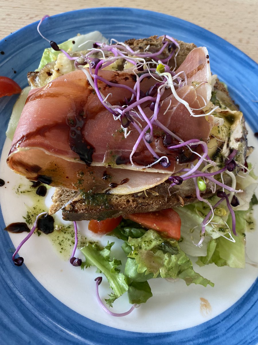 gmilleperdir's tweet photo. Assurer un accueil bienveillant pour tous lors de cette journée de rentrée, c’est essentiel pour poser les bonnes conditions. Petit déjeuner le matin et repas en lien avec le restaurant « l’auberge de la poterie » afin de permettre aux agents d’être associés sans être contraints. https://t.co/tZzDjEYr2Y