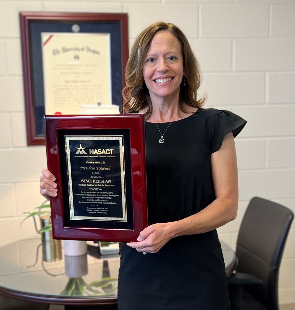 Congratulations, Auditor of Public Accounts Staci Henshaw on receiving the @NASACT President's Award last week for serving as Co-Chair of its Committee on Accounting, Reporting and Auditing and for her willingness to represent member views before the GASB. #Virginia #Auditor