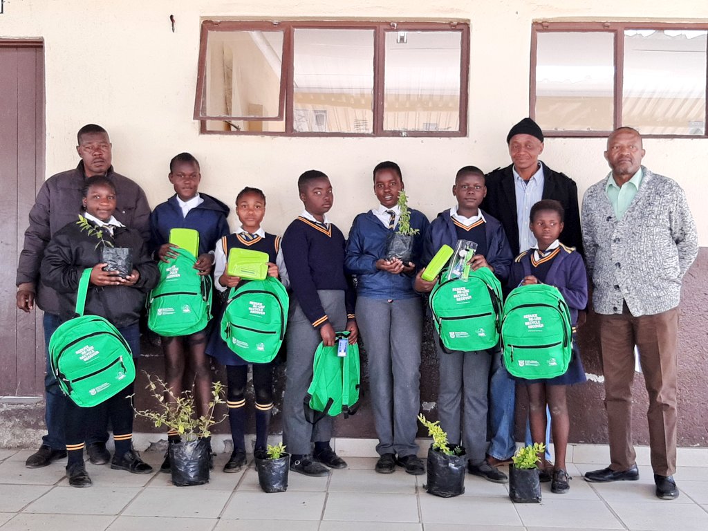 environmentza's tweet photo. Today the Department is at Ifalethu Primary School in Nyongane Village @CityofMbombela as SA gears to celebrate #ArborMonth2022 in September.
#ClimateChangeActionNow
#GoodGreenDeeds https://t.co/XLrPMyx0CX