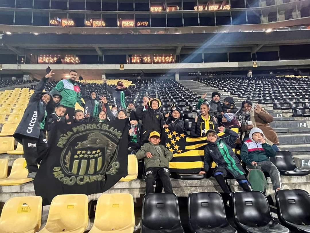 PB_CAP's tweet photo. De origen obrero y popular.. el club 💛🖤 los enanos conociendo el Campeón del siglo 🙌 Gracias por acompañarnos club de baby fútbol San Martin Bonomi 😊 https://t.co/CdDx99A3NC