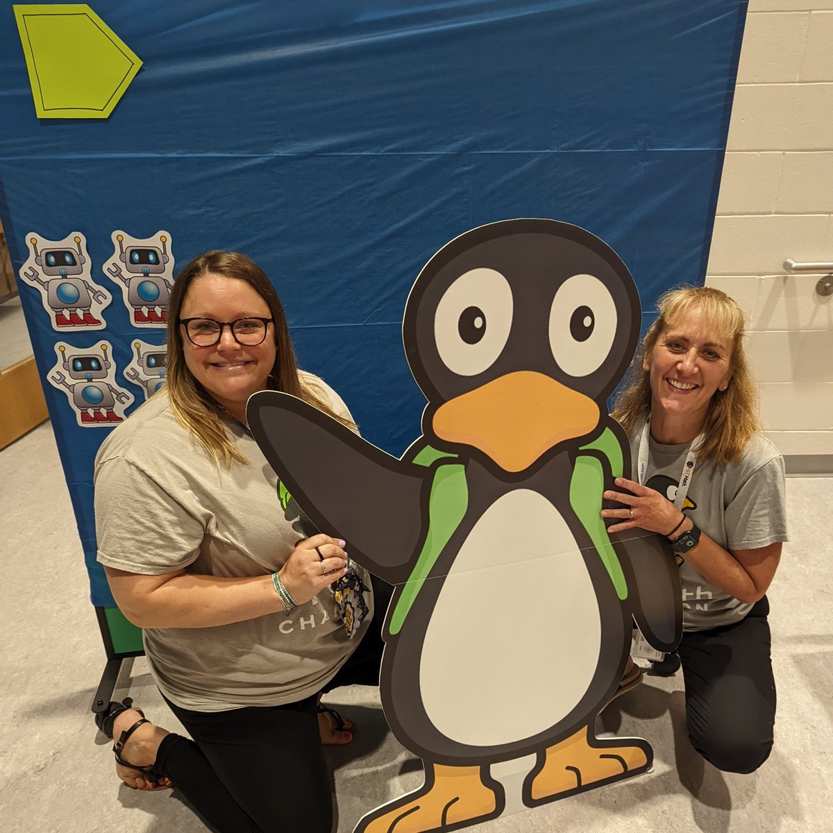 Chrissy_ferns's tweet photo. JiJi photo shoots during PD yesterday! We're off to a great start at Harris Brook ! https://t.co/otC7dHuHXR