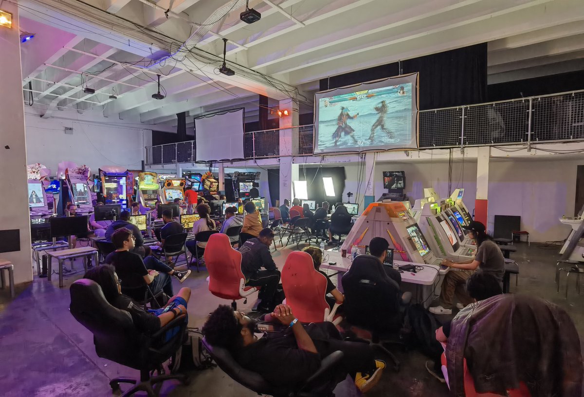 FreeplayC's tweet photo. Freeplay City over the weekend. Thank you very much to everyone! 
#ELFMonthly #Tekken7 #KOFXV #FreePlayCity #NewRiverStudios https://t.co/aDcyIkaTr1