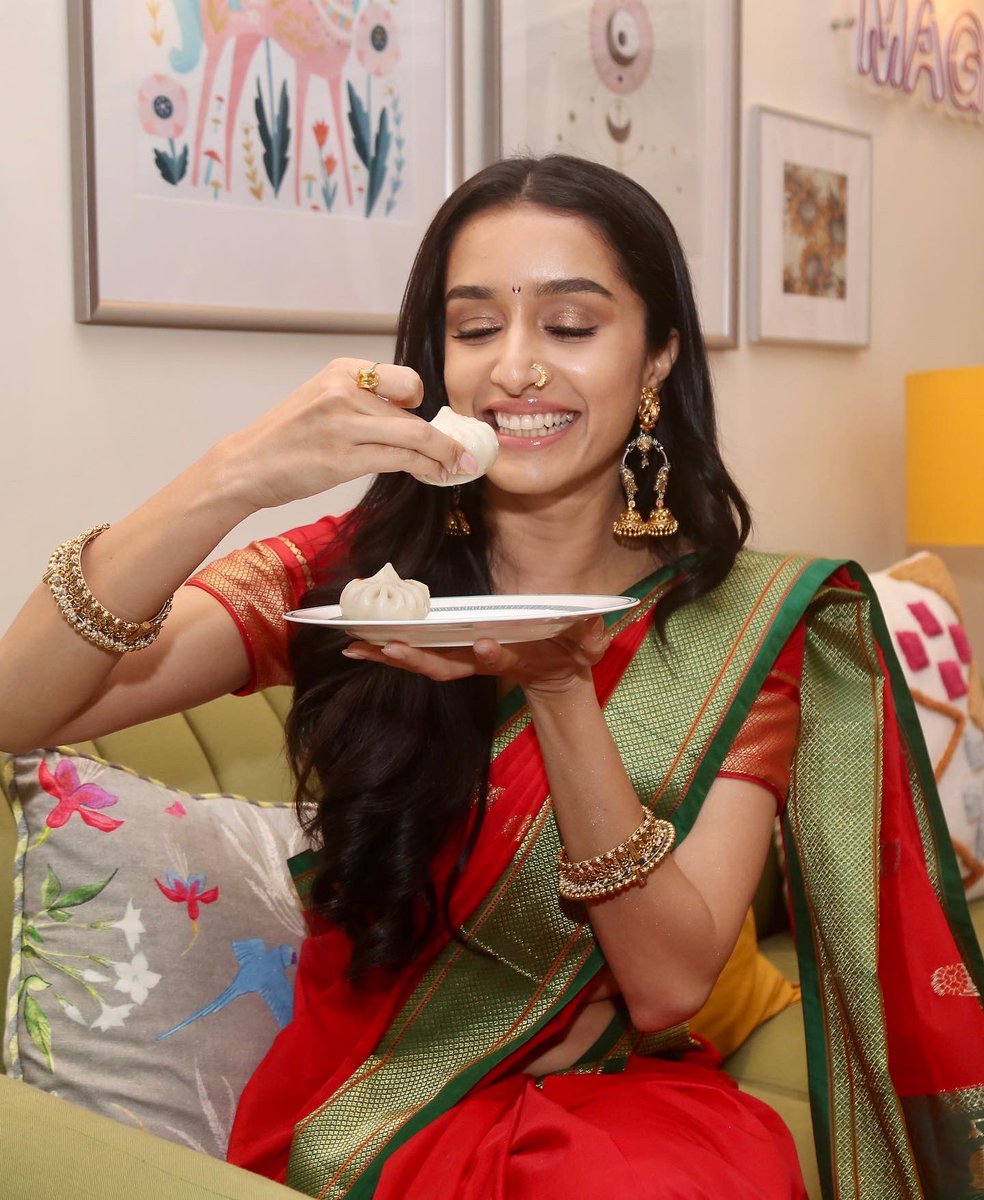 ShraddhaKapoor's tweet photo. गणपति बाप्पा मोरया !!! My favourite 10 days of the year ❤️❤️❤️ https://t.co/ibNA0XQD75