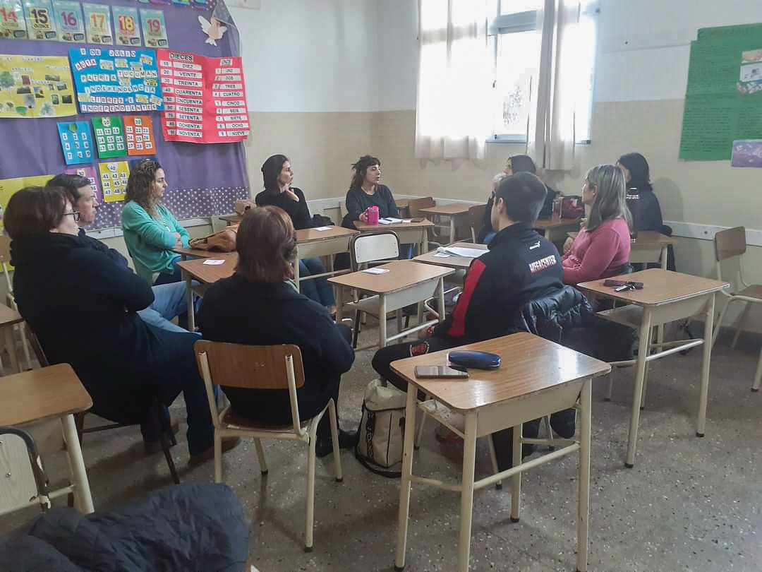 RedesIjmeFray's tweet photo. #IJME Jornada Institucional: conversaciones pedagógicas en la escuela secundaria. ✔️🗣️ https://t.co/rWpMen7Tk1