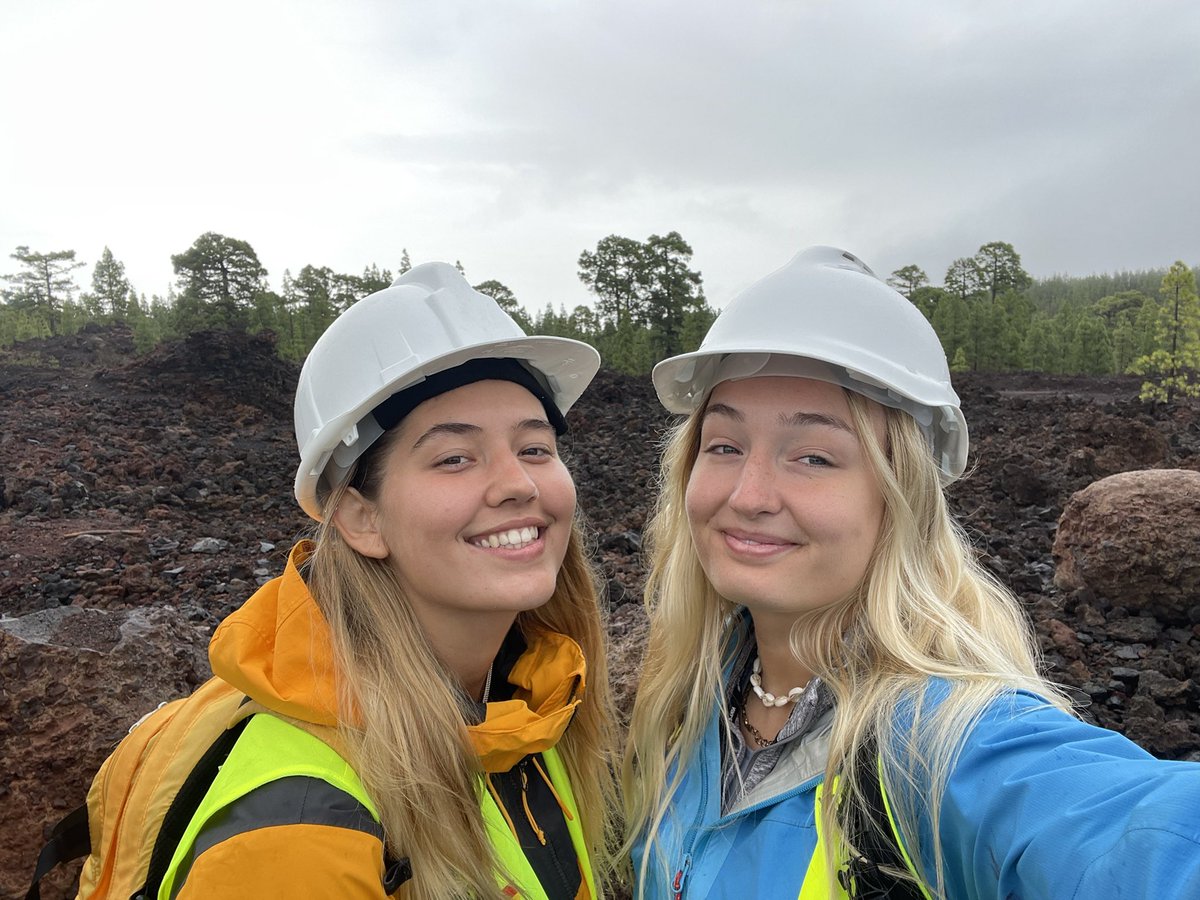 Hard hat #selfie with <a href="/charliijackson/">J C Jackson</a> before we hiked to see basaltic #lava flows from the 1909 Chinyero eruption, the youngest lava flows in #Tenerife.
<a href="/GeoTenerife/">GeoTenerife</a> <a href="/GeoIntern/">GeoTenerife Summer Programme</a>