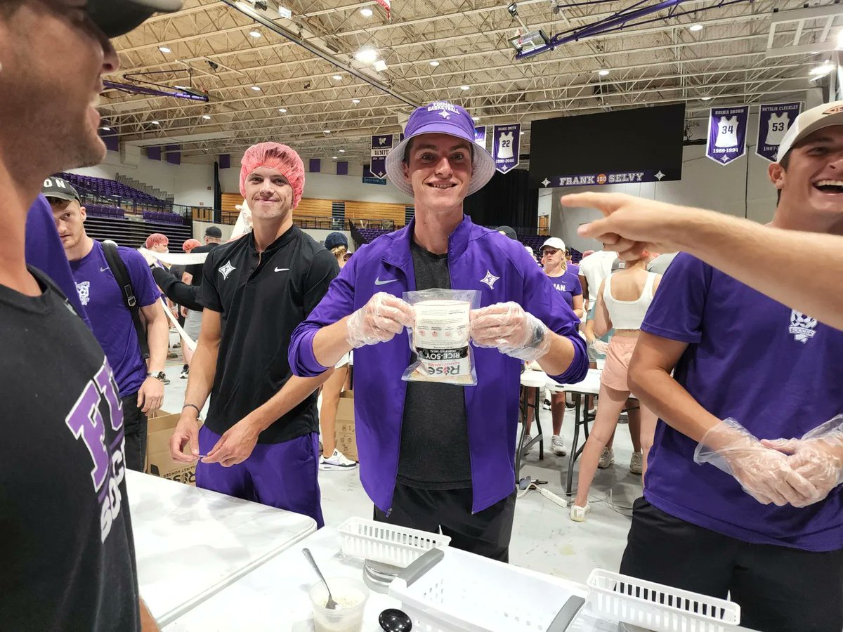Coming together with our <a href="/FurmanPaladins/">Furman Paladins</a> family, <a href="/Furman_FCA/">Furman FCA</a>, <a href="/Rise2030/">Rise Against Hunger</a> &amp; Heller Service Corp to help feed thousands around the globe. ⚽️💜

#FUMS #family #riseagainsthunger #furmanfca #furmanpaladins #paladins #fuallthetime #furmanuniversity #furman #ncaasoccer #nikesoccer
