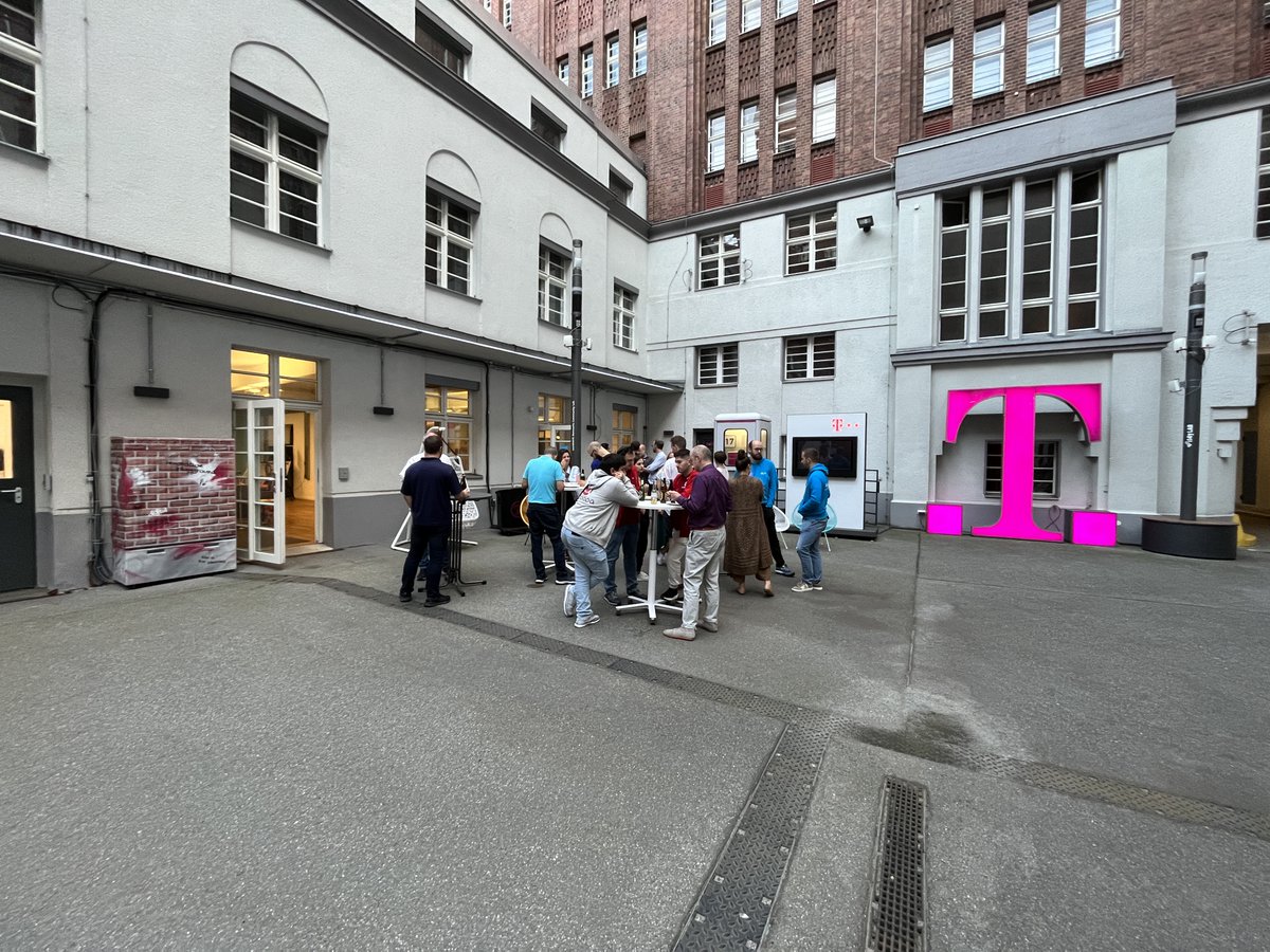 T Developers (@dt_developers) on Twitter photo This week we have the 2nd batch of testers of our #5G Standalone testbed <a href="/hubraum/">hubraum, tech incubator of Deutsche Telekom</a> in Berlin. Looking forward to exciting use cases from <a href="/arloopa/">ARLOOPA 🔍 No-Code AR Creation Platform</a>, <a href="/DriveUauto/">DriveU.auto</a>, <a href="/sinfosy/">Sinfosy</a> & @vroggles! The teams will configure key functions of 5G networks such as #bandwidth & #latency. #5GEAP This week we have the 2nd batch of testers of our #5G Standalone testbed <a href="/hubraum/">hubraum, tech incubator of Deutsche Telekom</a> in Berlin. Looking forward to exciting use cases from <a href="/arloopa/">ARLOOPA 🔍 No-Code AR Creation Platform</a>, <a href="/DriveUauto/">DriveU.auto</a>, <a href="/sinfosy/">Sinfosy</a> & @vroggles! The teams will configure key functions of 5G networks such as #bandwidth & #latency. #5GEAP