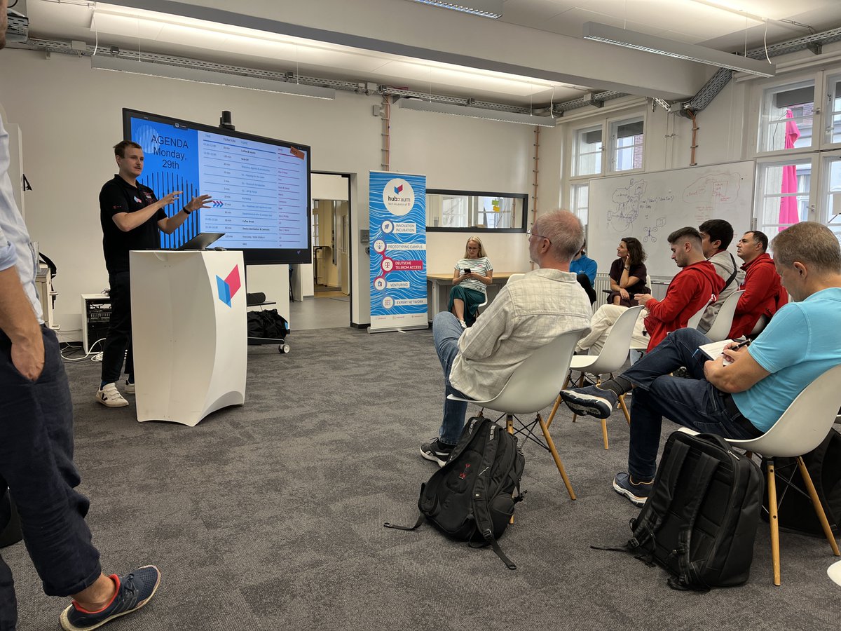 dt_developers's tweet image. This week we have the 2nd batch of testers of our #5G Standalone testbed @hubraum in Berlin. Looking forward to exciting use cases from @arloopa, @DriveUauto, @sinfosy &amp;amp; @vroggles! The teams will configure key functions of 5G networks such as #bandwidth &amp;amp; #latency. #5GEAP