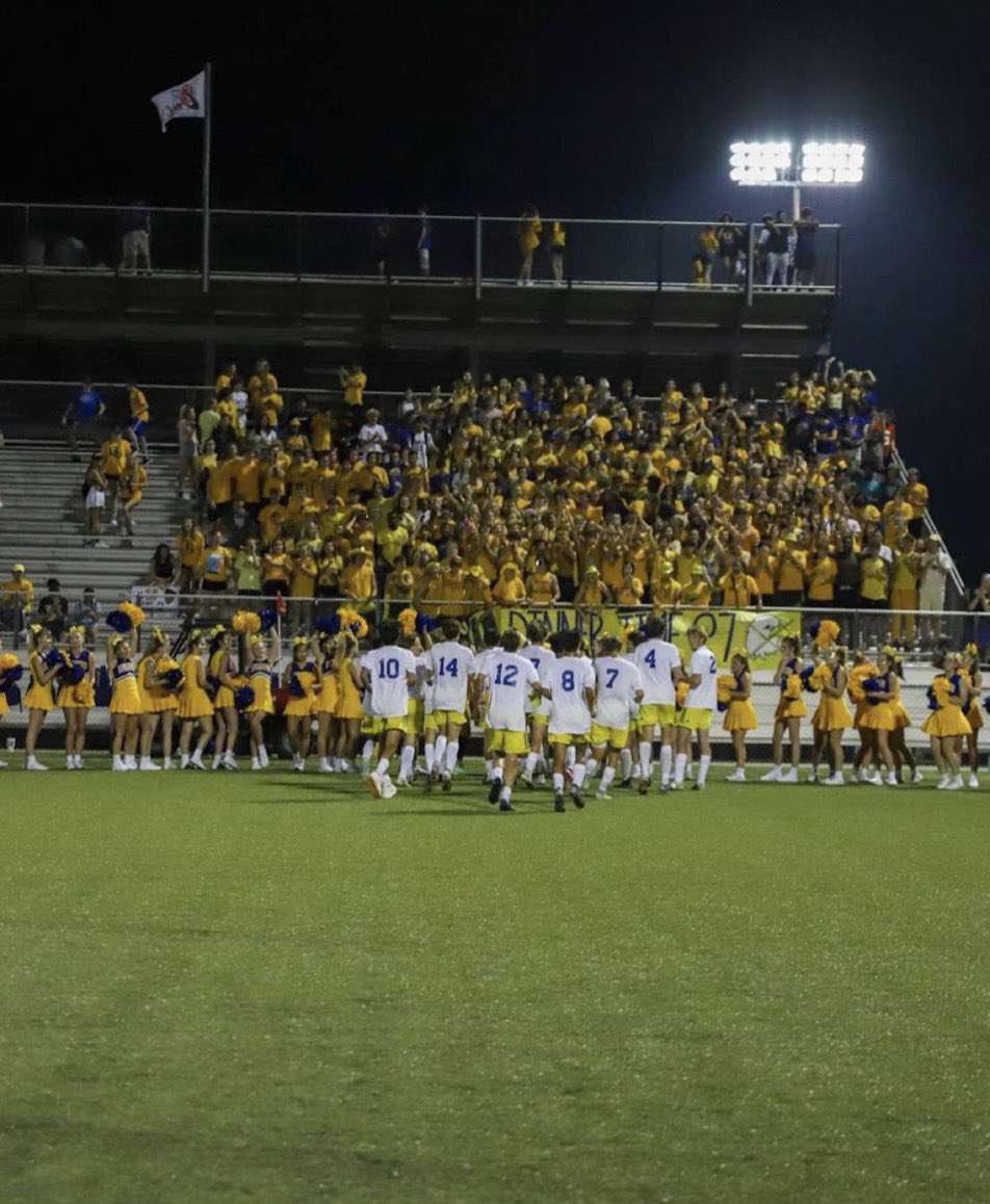 OS_BirdHouse's tweet photo. 🟡GOLD OUT TONIGHT🟡

Finally get to play(at least we think)! 

Soccer kicks off there season tonight’s against Mill Valley at Mill valley. Kick off is set for 7pm. Get your gold ready and get ready to be LOUD! https://t.co/0R6TIF8RMQ