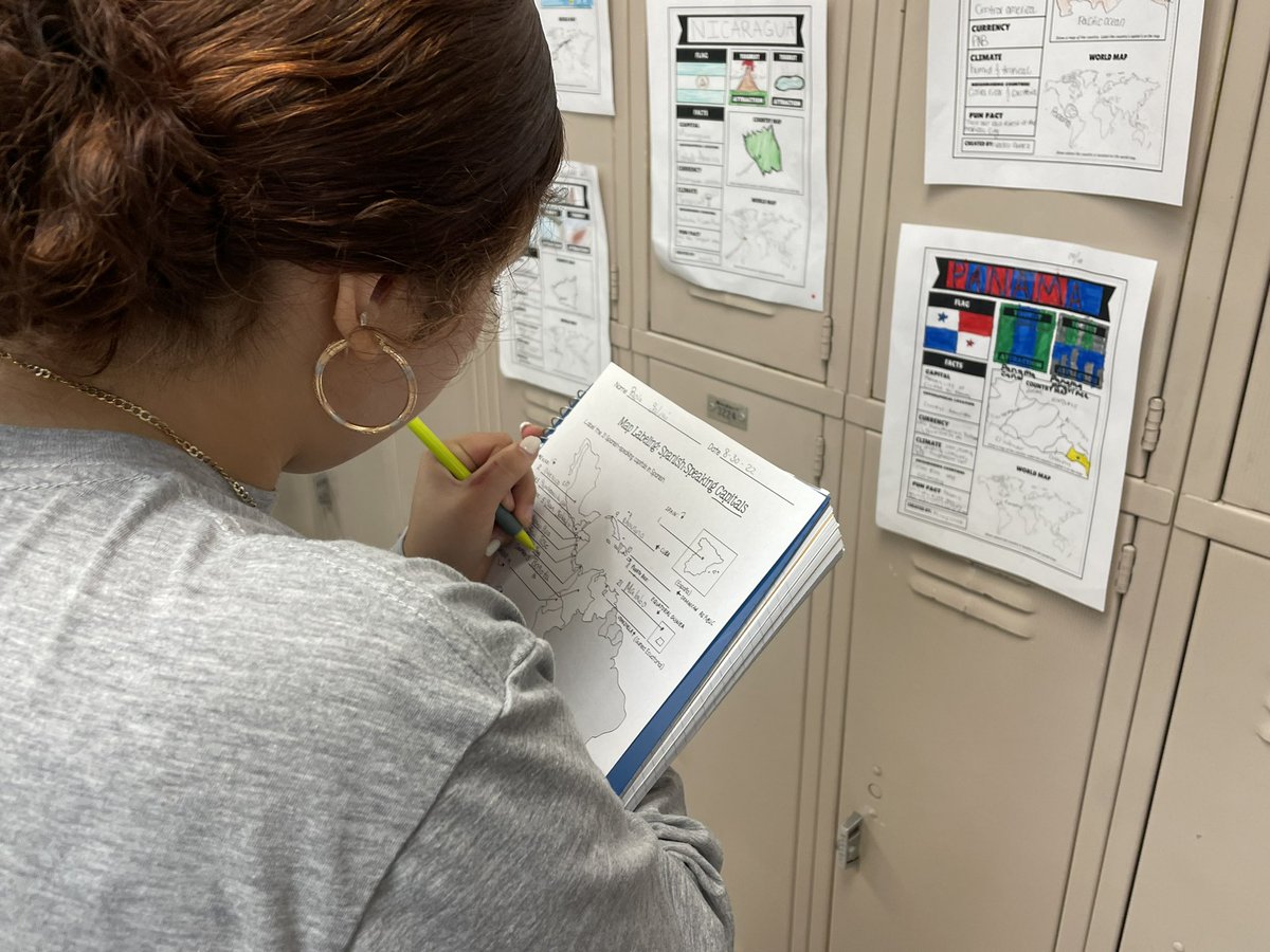 JouetDaniels's tweet photo. Our Spanish teacher uses authentic student work as the instructional resource for this Gallery Walk! Work smarter, not harder! These students are learning from the work of their peers!!! #TeacherFacilitator #StudentLearner @Byrd_Middle https://t.co/pYt5ChAJV5
