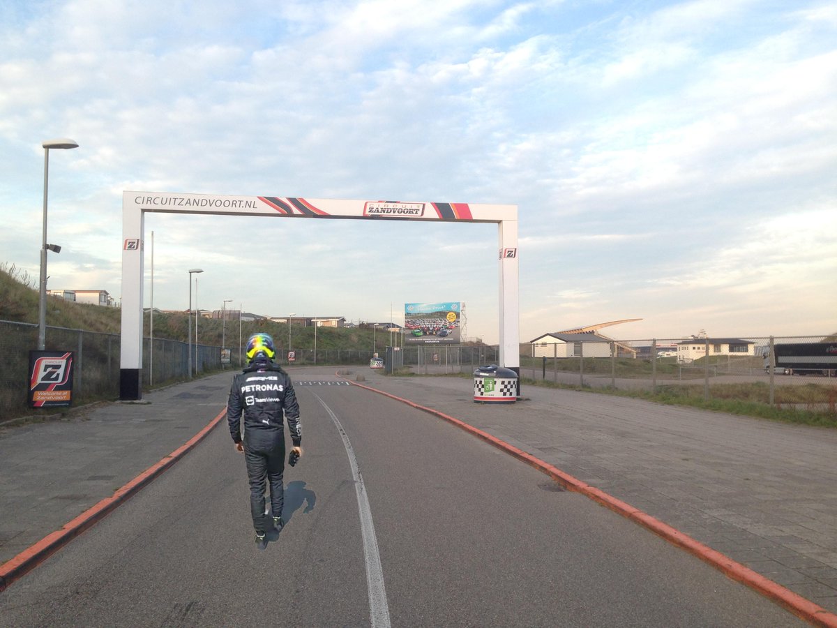 RT @f1trolls_: Lewis Hamilton has arrived at Zandvoort https://t.co/Qf1cHKNaS4